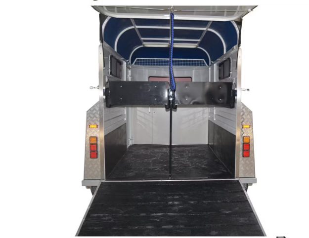 Horse trailer - Image 2